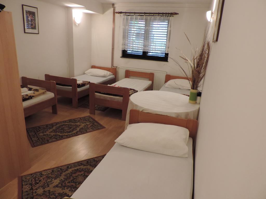 Bed And Breakfast Victoria Огулин Стая снимка